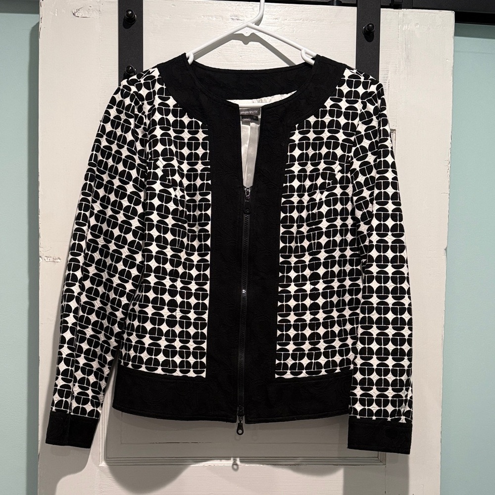 Beautiful black and white lined zip front fitted dress jacket in size 10.